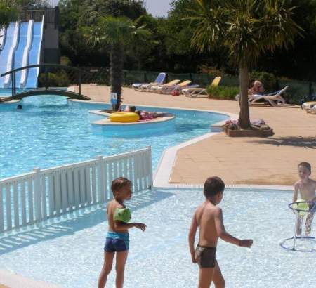 Piscine avec pataugeoire - Les plus petits profiteront de la pateaugeoire en toute sécurité dans notre camping en Normandie