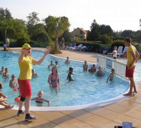 Piscine enfants Normandie - La fête à la piscine pour les enfants du camping en Normandie.
