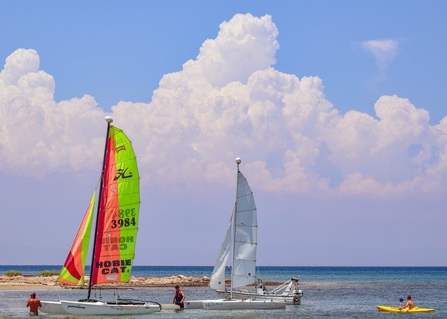 Voile, paddle, char à voile... Voici où pratiquer des activités nautiques dans la Manche